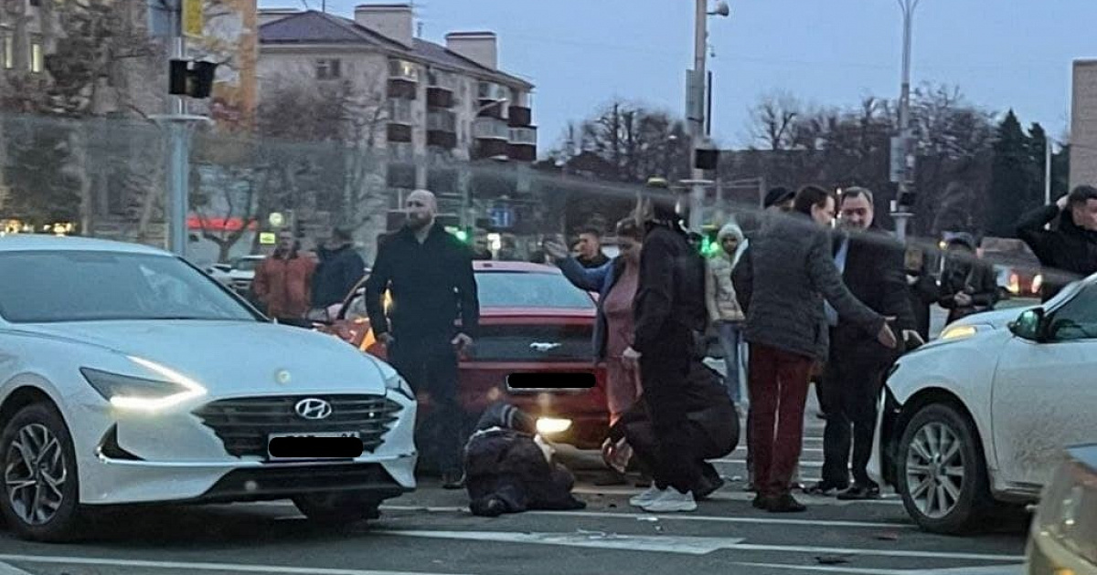 В центре Краснодара житель Подмосковья сбил две машины и полицейского 