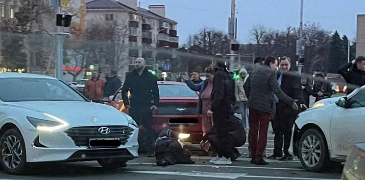 В центре Краснодара житель Подмосковья сбил две машины и полицейского 