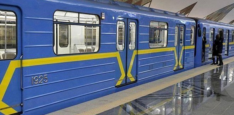 «С такими друзьями невозможно декоммунизировать Украину!» В Киев из Варшавы прислали советские вагоны метро, сделанные в Подмосковье