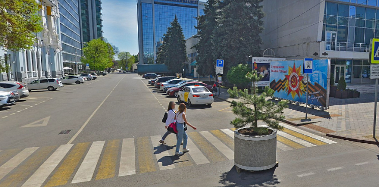 «Одна старая лучше новых двух!» В центре Краснодара ещё одну улицу сделают пешеходной – почему Красную до сих пор не перекрывают по выходным?