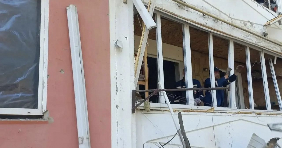 Краснодарские службы устраняют последствия ночной атаки БПЛА