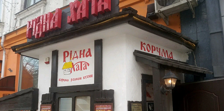  «Мне это неприятно видеть»: жительница Краснодара возмутилась заведением с названием на украинском языке - ВИДЕО