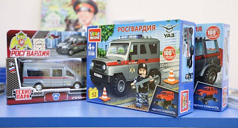 Легко свинтить: Росгвардия выпустила конструктор в стиле LEGO с автозаками