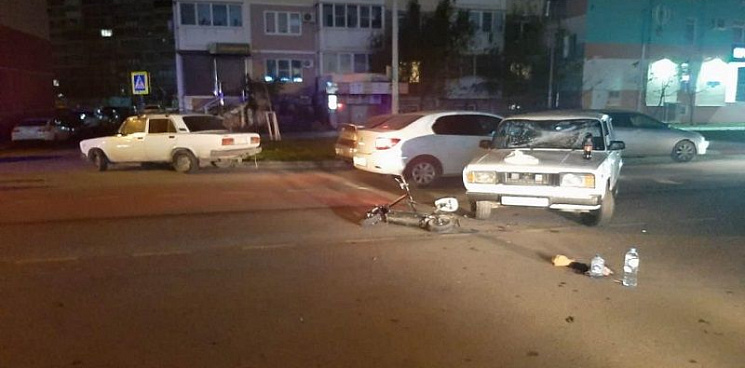 В Краснодаре пьяный водитель сбил электросамокатчика