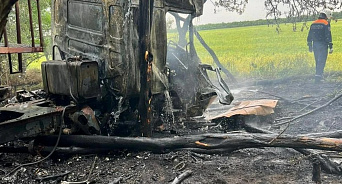 Жуткое ДТП в Ростовской области: водитель грузовика заживо сгорел в кабине