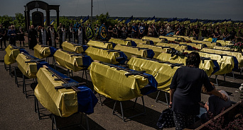 «Зеленский! Вышгород превратился в сплошное кладбище!» Украинка обливается слезами и ужасается непрекращающимся похоронам боевиков ВСУ - ВИДЕО