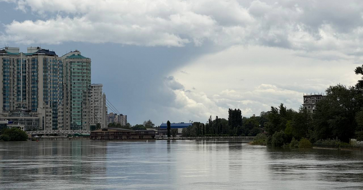 Ночью обломки беспилотников повредили дома и подстанцию на Кубани