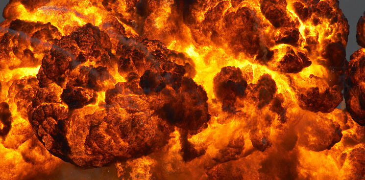 «Российские «гераньки» знают куда бить!» В Ровненской области Украины загорелась нефтебаза после удара БПЛА - ВИДЕО