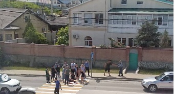В Новороссийске КамАЗ сбил 10-летнего ребенка на пешеходном переходе