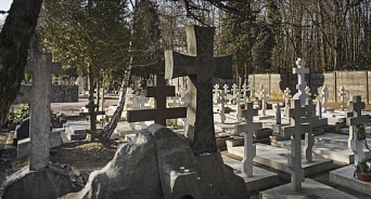 «По улицам поплыли скелеты из могил»: в Казахстане из-за паводков размыло кладбища