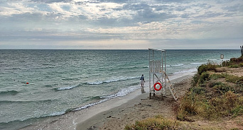 Жители Крыма наткнулись на корабельную мину на берегу моря