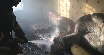 В Краснодаре произошел пожар в двухэтажном доме