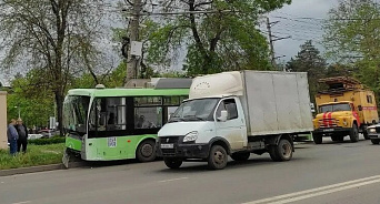 В Краснодаре троллейбус с пассажирами въехал в ЛЭП