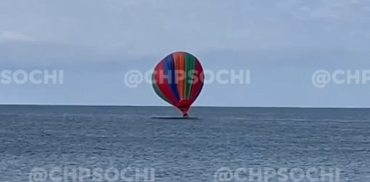 В Сочи в море упал воздушный шар с тремя путешественниками в корзине