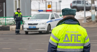 На Кубани майора полиции подозревают в получении взятки в 100 тысяч рублей