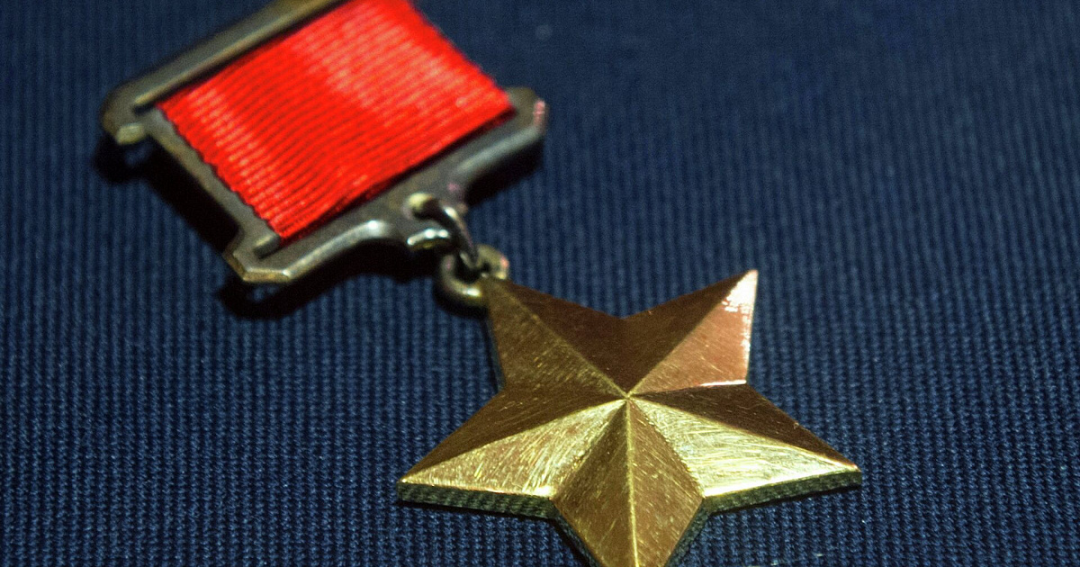 В Краснодаре родным погибших на Украине военных передали награды