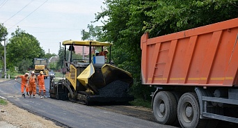 В Брюховецком районе в этом году отремонтируют более 211 км дорог