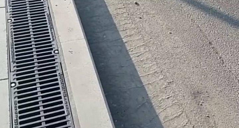 «Неправильно говорить, что проектировали и строили дураки»: эксперт прокомментировал видео со «странной» ливнёвкой над дорогой в Абрау-Дюрсо