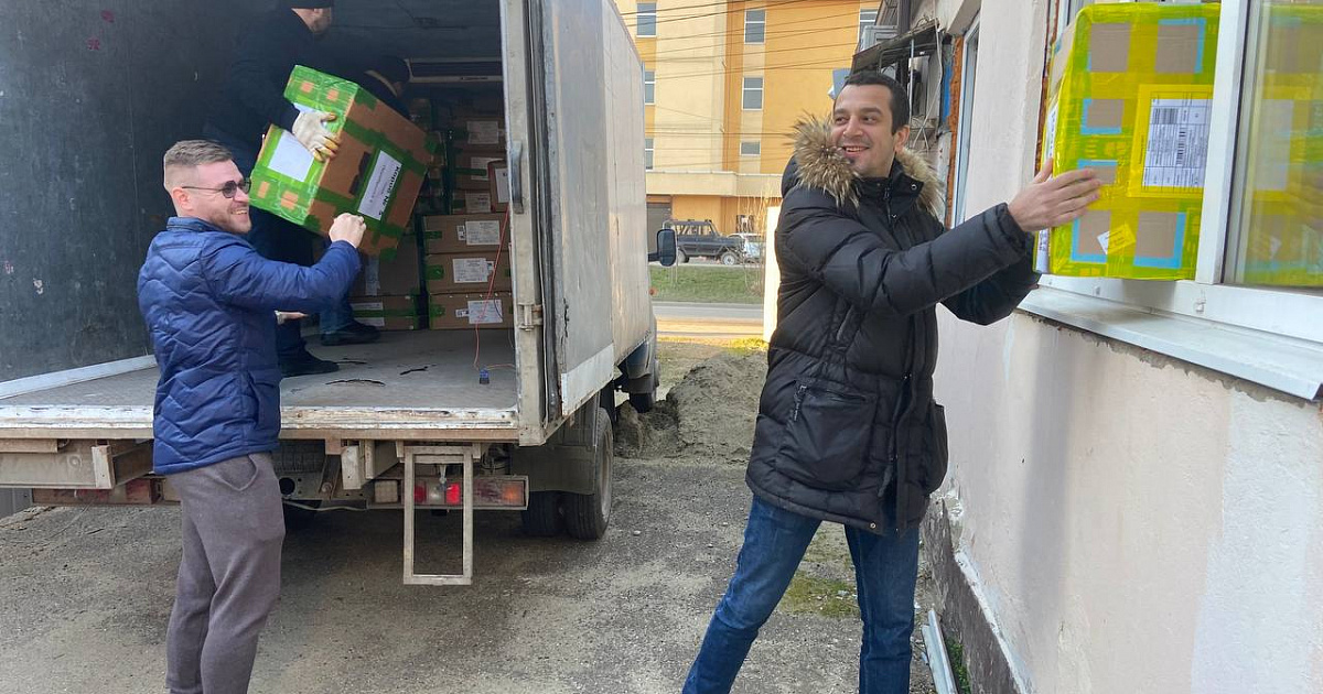 Предприниматель из Краснодара направил беженцам из ДНР крупную партию обуви