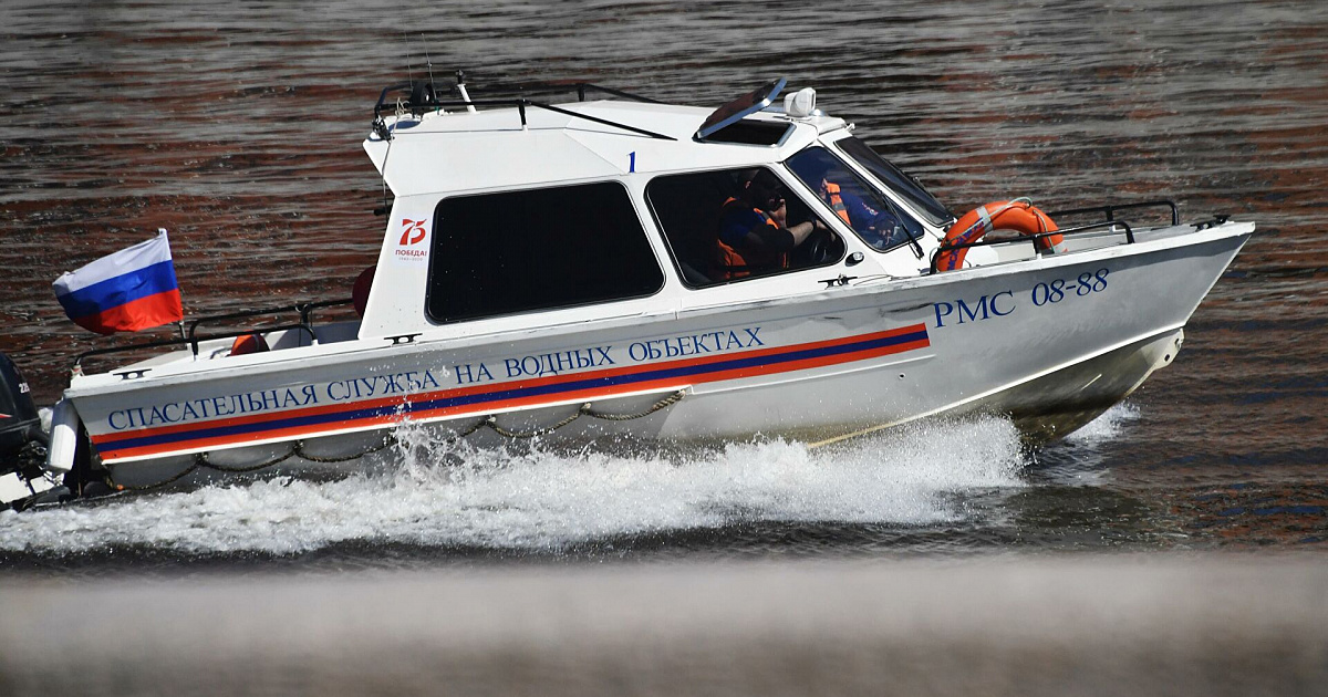 В Сочи спасатели помогли спортсмену, перевернувшемуся на гребной лодке 