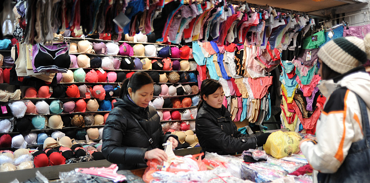 «Магазины завалены товарами из Поднебесной, но откуда они берутся?» Кубань стала аутсайдерам рейтинга регионов по взаимодействию с Китаем