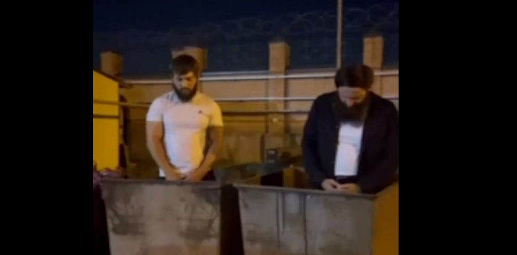 Чеченцы встали в мусорный бак, чтобы записать видео с извинениями - ВИДЕО