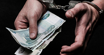 В Сочи полицейский предложил наркодиллеру свободу за 300 000 рублей
