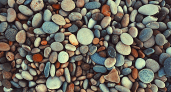  «Галька, у нас отмена!» На Кубани учёные попросили не забирать камни с галечных пляжей, чтобы они совсем не исчезли