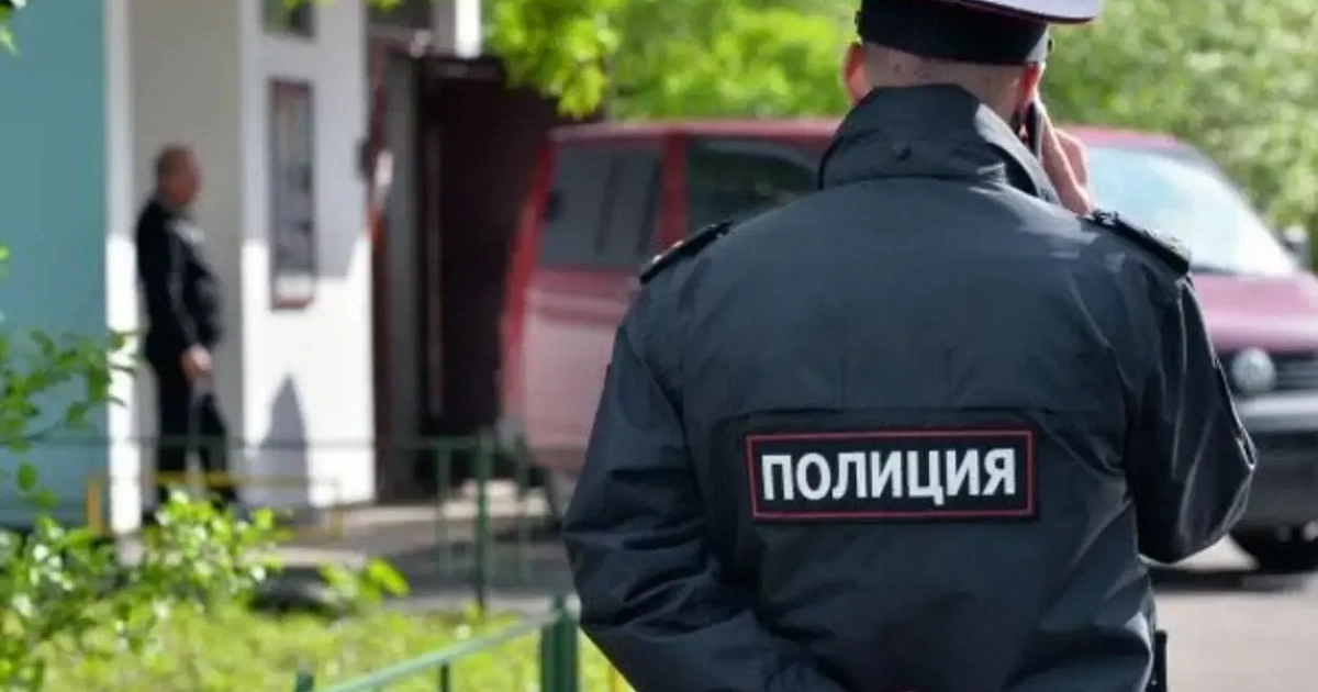 Жители многоэтажки в Краснодаре пожаловались на поведение соседки с ножом