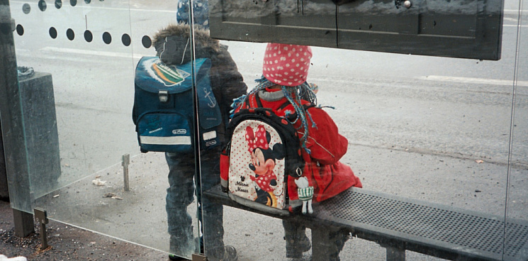 «Дети часами в мороз и дождь ждут транспорт! Кондратьев закрыл глаза?» В Краснодаре родители детей, которым отменили подвоз в школы, борются за автобусы для учеников