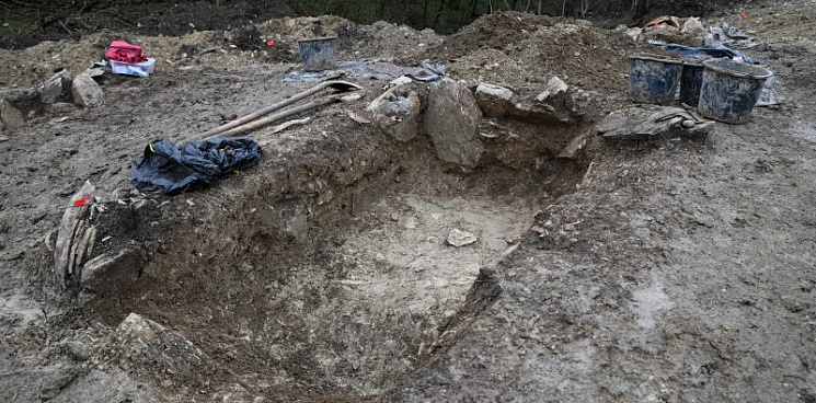 «Строили дороги, а раскопали древний могильник!» Под Новороссийском археологи обнаружили древний некрополь при строительстве дорожной развязки
