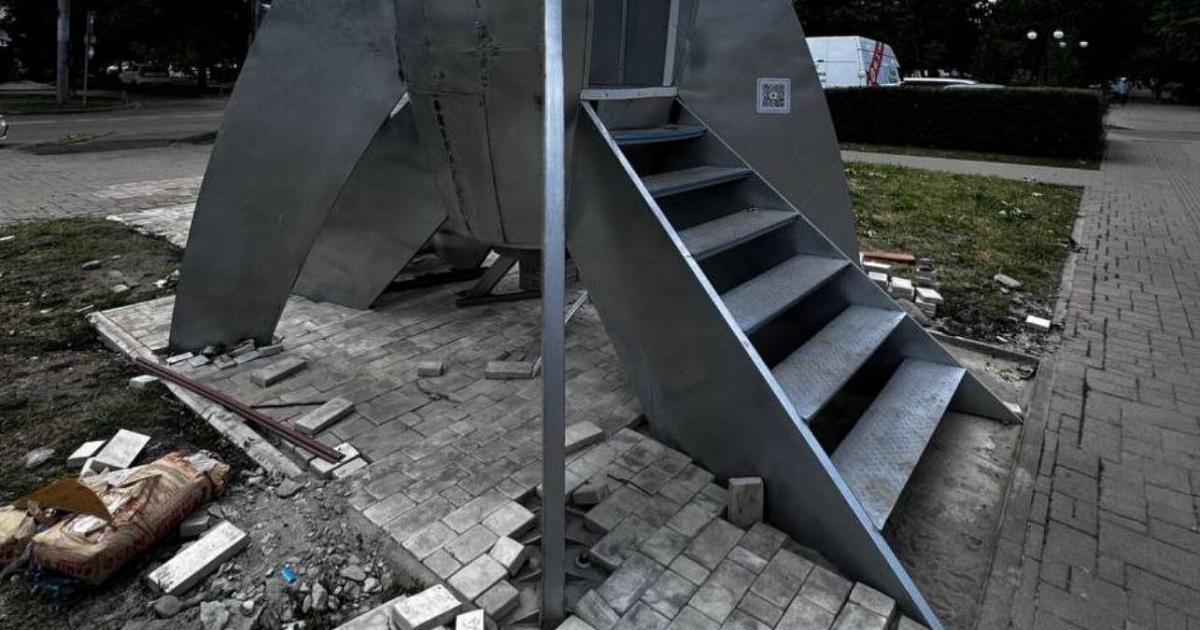 «Не полетали» Разрушается установленный в Краснодаре накануне Дня Победы арт-объект «Ракета» 