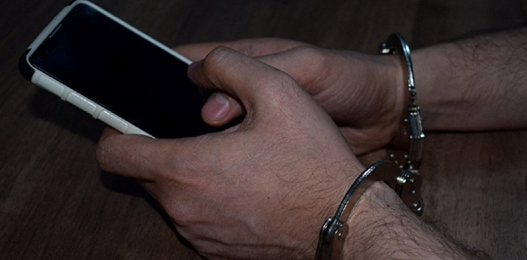 В Краснодаре покупатель украл у девушки телефон, который она хотела продать