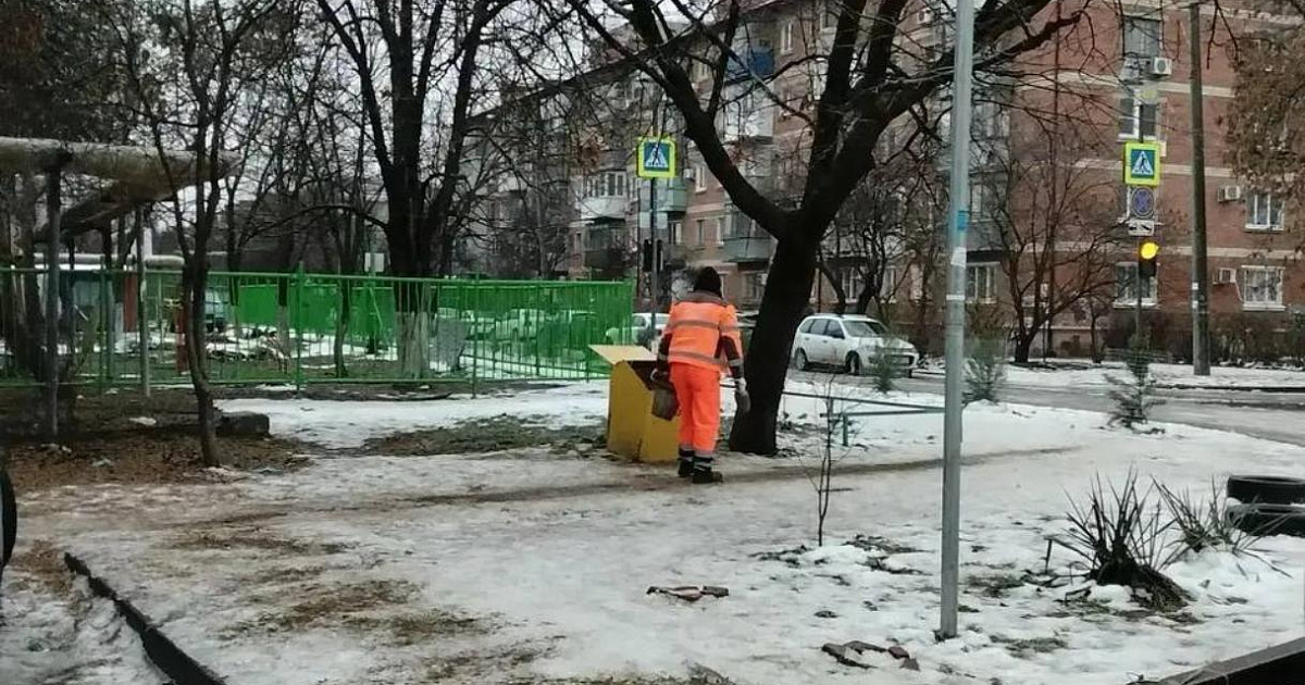 Власти призвали граждан к осторожности из-за сильного гололеда в Краснодаре
