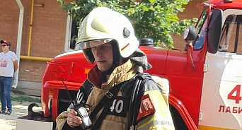 Из-за пожара в краснодарской многоэтажке эвакуировали 12 человек