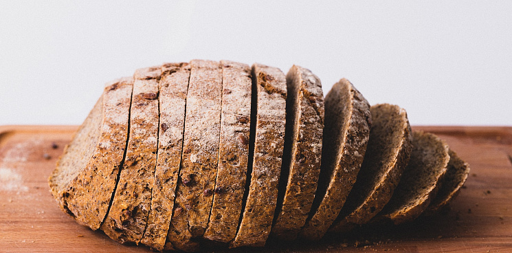 «Кредит на буханку хлеба?» В Мариуполе хлеб якобы стоит больше ста рублей, но есть нюанс - это фейк
