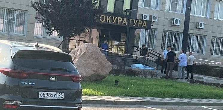На Кубани рядом со зданием прокуратуры нашли тело бывшего чиновника