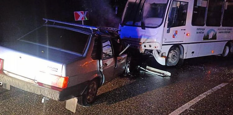 В Сочи в результате ДТП с пассажирским автобусом погиб человек