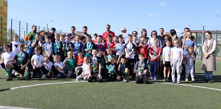 В Краснодаре в начальной школе прошёл турнир по футболу в честь дня Победы