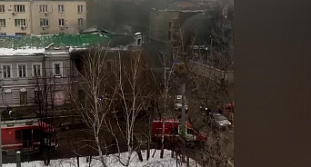 «Люди просят о помощи» - в Москве горит здание музея пожарной охраны и горком КПРФ