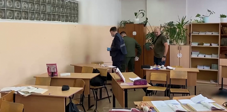 «Закрыла собой детей!» Общественники просят наградить учительницу, закрывшую собой детей во время шутинга в Брянске