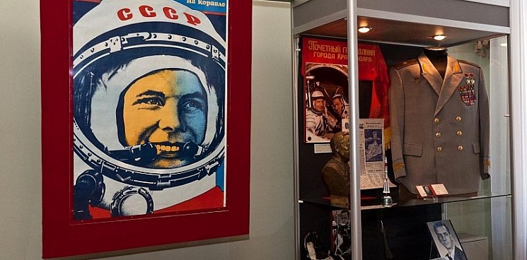 В Краснодаре открылись две выставки ко дню космонавтики