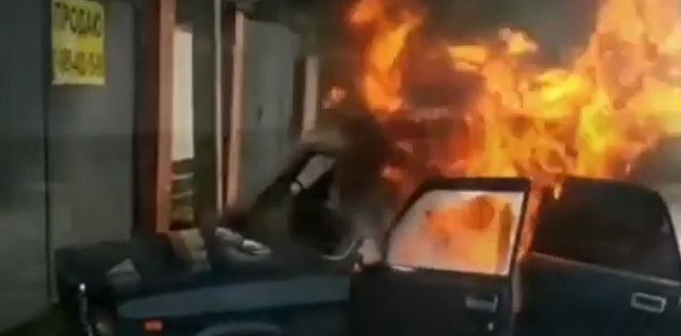 В Краснодарском крае мужчина сжег машину соседа из-за долгов