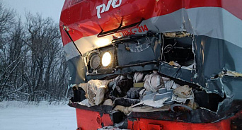 «Столкновение «лоб в лоб»! Виноват снегопад?» В Ульяновской области столкнулись поезд Адлер — Пермь и тепловоз, пострадавшим выплатят компенсации - ВИДЕО