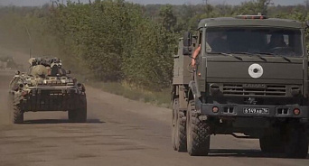 ВС РФ перебрасывают технику на линию боевого соприкосновения в Херсонской области – ВИДЕО 
