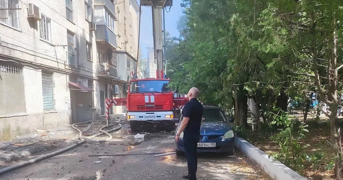  В Новороссийске после взрыва газа по шоссе разбросало мебель