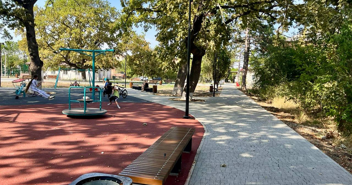 В Крымске ведут работы по благоустройству парка 