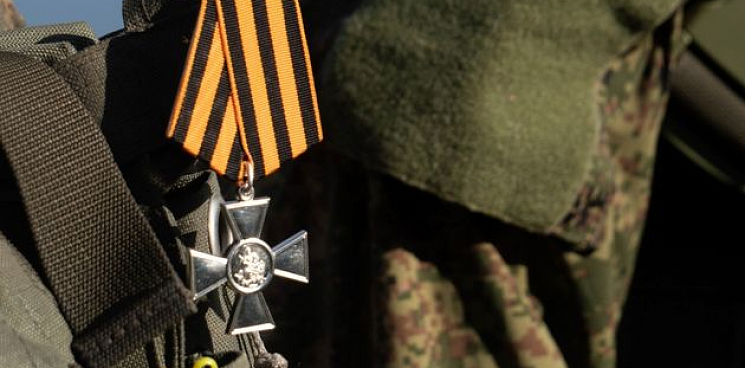 «Служил в Южной Осетии, откуда уехал на СВО»: кубанского бойца-контрактника наградили Георгиевским крестом за взятие укрепрайона ВСУ 