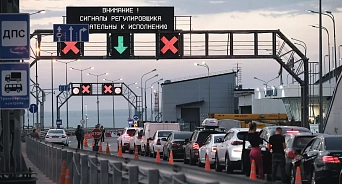 «Отдых в пробках»: перед Крымским мостом 1 700 машин, а в Горячем Ключе затор растянулся на 35 километров