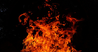 На сочинском рынке пожарные за 40 минут потушили загоревшийся торговый павильон